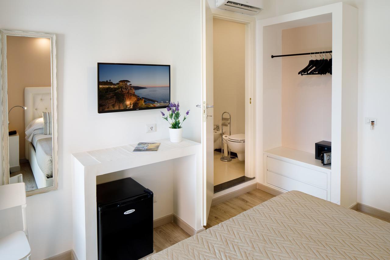 Sorrento Comfort Rooms Con Piscina Exterior photo